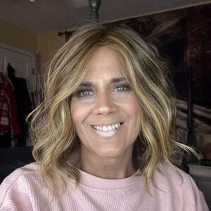 Rachel Welch Simmer Elite in Golden Walnut RL 11/25